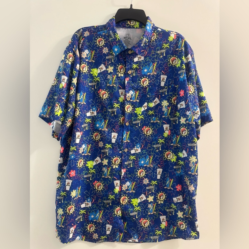 Buc-ee's Men's Button-Up Tropical Beaver Print Shirt